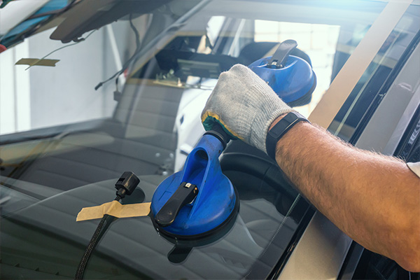 windshield replacement at 1Collision County Line in Menomonee Falls WI